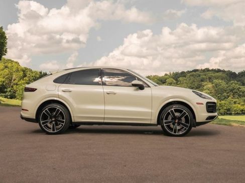 Used 2022 Porsche Cayenne Coupe AWD/4WD image 12