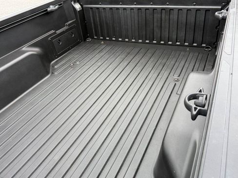 Used 2018 Toyota Tacoma SR AWD/4WD image 10