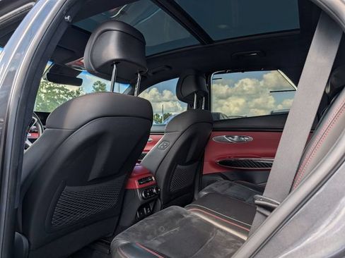 Used 2022 Genesis GV70 3.5T AWD/4WD image 9