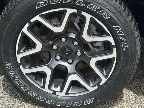 Used 2025 RAM 1500 Laramie AWD/4WD image 9