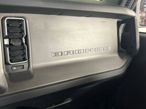 Used 2025 Ford Bronco Badlands image 18