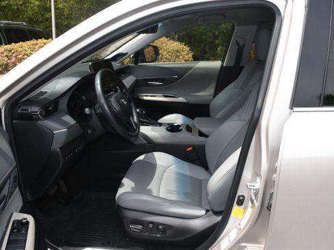 Used 2021 Toyota Venza Limited w/ Advanced Technology Package image 7