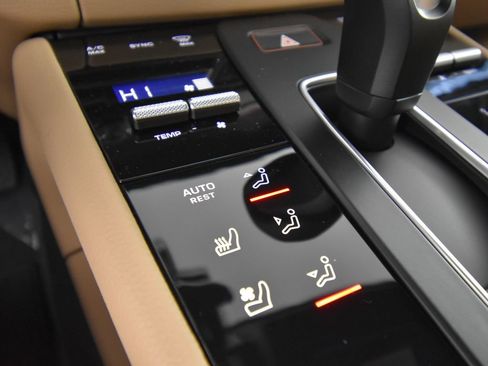 New 2026 Porsche Macan image 30