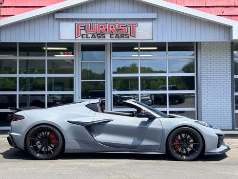 Used 2024 Chevrolet Corvette Z06 RWD image 2