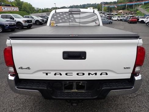 Used 2018 Toyota Tacoma SR5 AWD/4WD image 5