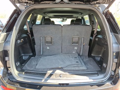 Used 2023 Jeep Grand Cherokee L Laredo image 29