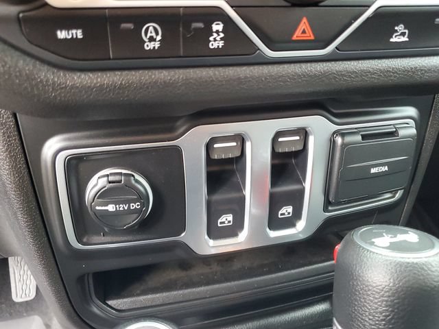 Used 2025 Jeep Wrangler Sport AWD/4WD image 24