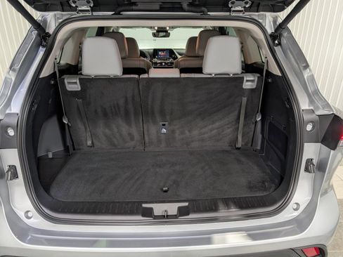 Used 2025 Toyota Highlander XLE image 27