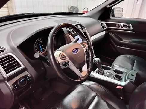 Used 2013 Ford Explorer XLT image 11