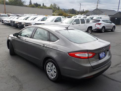 Used 2013 Ford Fusion S FWD image 8