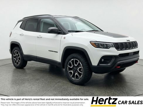 Used 2025 Jeep Compass Trailhawk AWD/4WD image 1