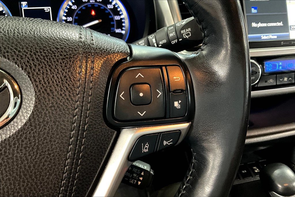 Used 2017 Toyota Highlander Limited Platinum AWD/4WD image 12