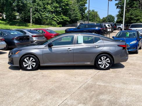 Used 2025 Nissan Altima 2.5 S image 3