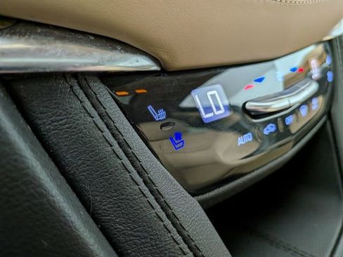 Certified 2024 Cadillac XT5 Sportv w/ Platinum Package image 9