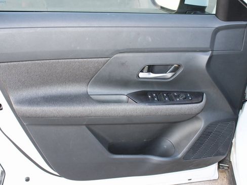 Used 2025 Nissan Kicks SV image 18