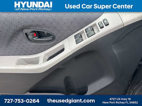 Used 2009 Toyota Yaris 4-Door Hatchback image 9