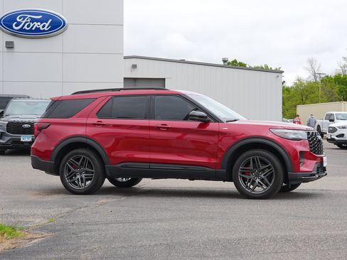 Used 2025 Ford Explorer ST-Line w/ Premium Package AWD/4WD image 2