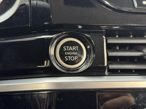 Used 2022 Nissan Pathfinder SL w/ Lighting Package (N92) image 21