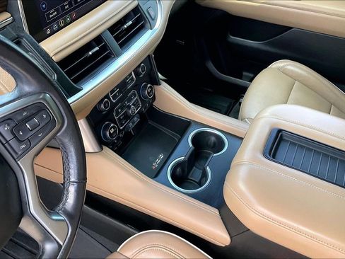 Used 2021 Chevrolet Suburban Premier w/ Premium Package AWD/4WD image 15