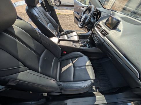 Used 2018 MAZDA MAZDA3 Touring FWD image 10