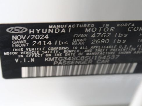 Used 2025 Genesis G70 2.5T RWD image 25