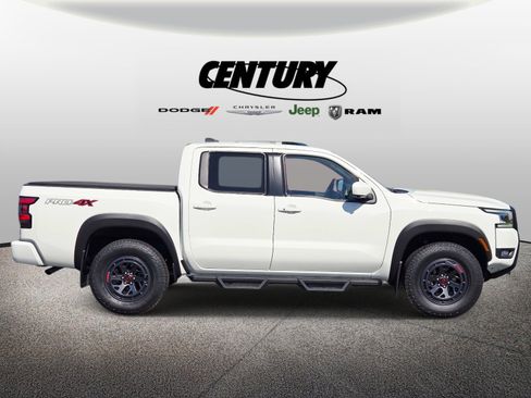 Used 2025 Nissan Frontier PRO-4X w/ Pro Convenience Package image 2