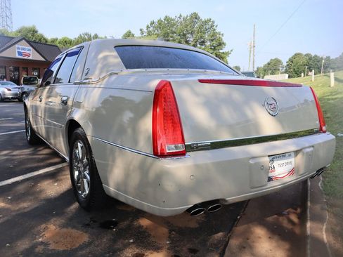 Used 2011 Cadillac DTS Luxury FWD image 4
