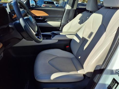 Used 2024 Toyota Grand Highlander Limited image 23