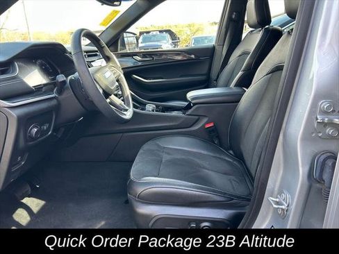 Certified 2023 Jeep Grand Cherokee Altitude AWD/4WD image 17