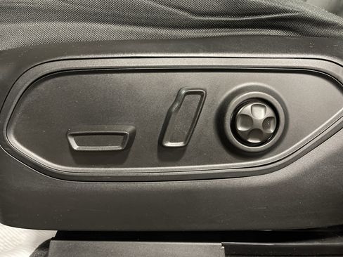 Used 2024 Jeep Grand Cherokee Laredo image 10