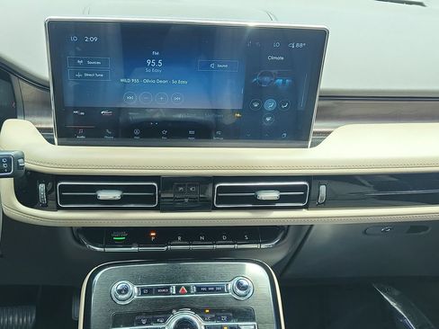 Used 2022 Lincoln Nautilus Reserve FWD image 21