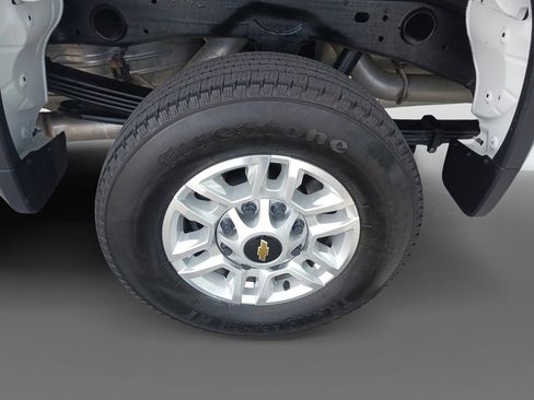 Used 2024 Chevrolet Silverado 2500 LT image 32