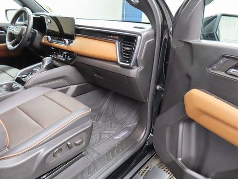 Used 2024 GMC Canyon AT4 w/ AT4 Premium Package image 27