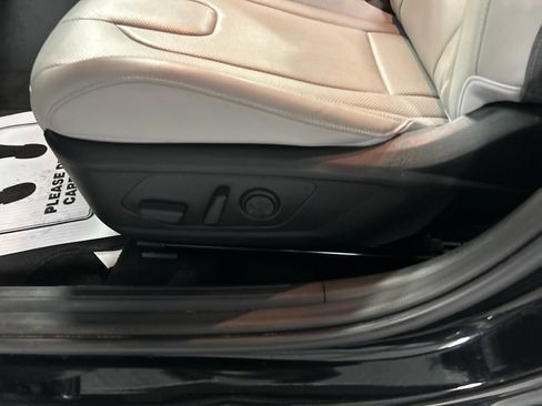 Used 2025 Hyundai Elantra Limited FWD image 11