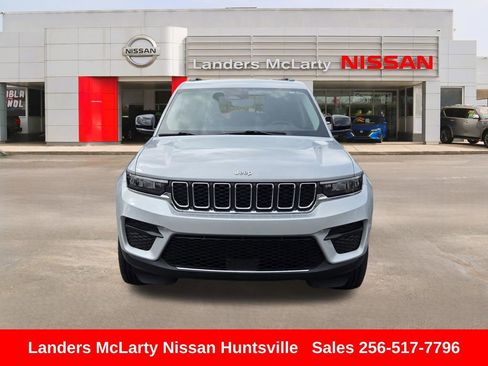 Used 2023 Jeep Grand Cherokee Laredo image 11