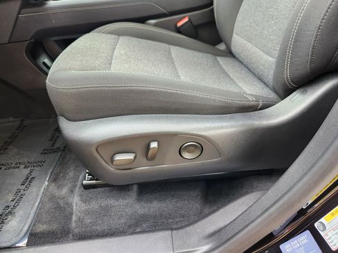 Used 2025 GMC Acadia Elevation image 10