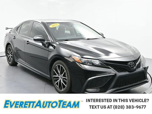 Used 2021 Toyota Camry SE w/ Cold Weather Package AWD/4WD image 1