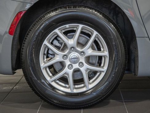 Used 2025 Chrysler Pacifica Select FWD image 21