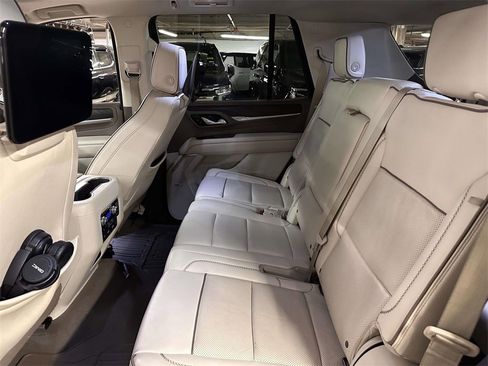 Used 2023 GMC Yukon Denali w/ Denali Reserve Package image 17