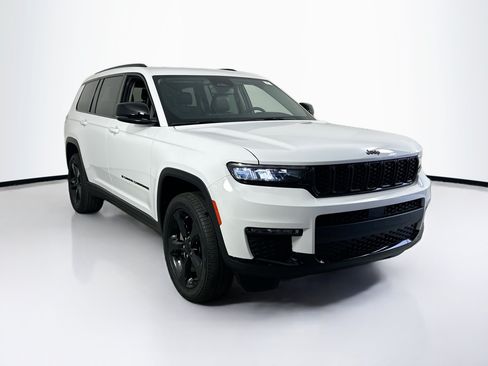 Used 2023 Jeep Grand Cherokee L Limited w/ Black Appearance Package RWD image 3