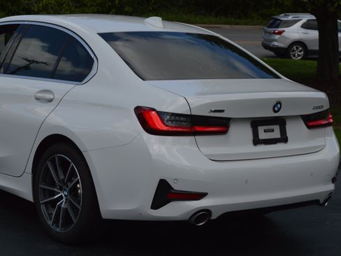 Used 2020 BMW 330i xDrive Sedan w/ Premium Package AWD/4WD image 3