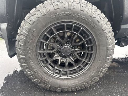 Used 2025 Toyota Tacoma TRD Off-Road AWD/4WD image 4