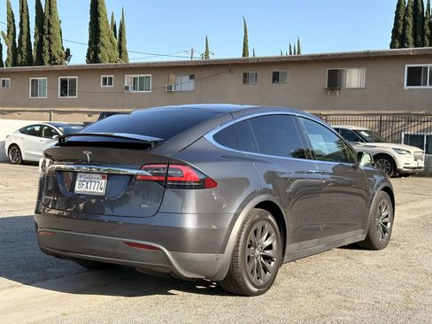 Used 2017 Tesla Model X 75D AWD/4WD image 4