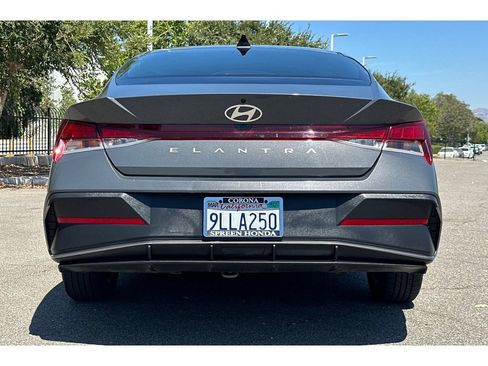 Used 2024 Hyundai Elantra SEL FWD image 4