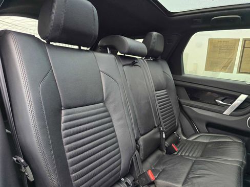 Used 2020 Land Rover Discovery Sport SE image 14