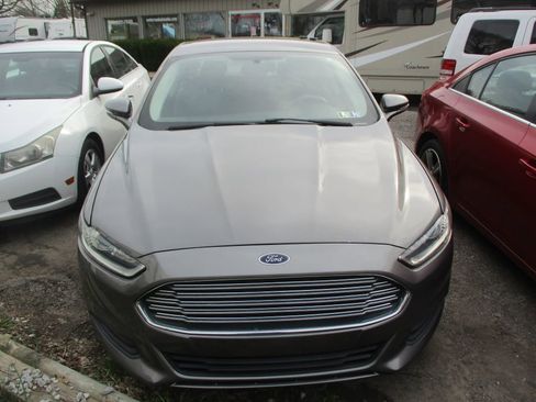 Used 2013 Ford Fusion SE image 2