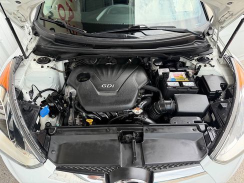 Used 2013 Hyundai Veloster w/ Tech Pkg FWD image 17