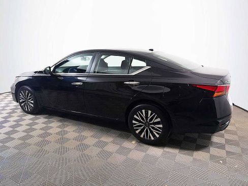 Certified 2023 Nissan Altima 2.5 SV w/ SV Premium Package AWD/4WD image 6