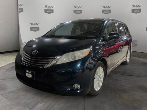 Used 2011 Toyota Sienna Limited image 8