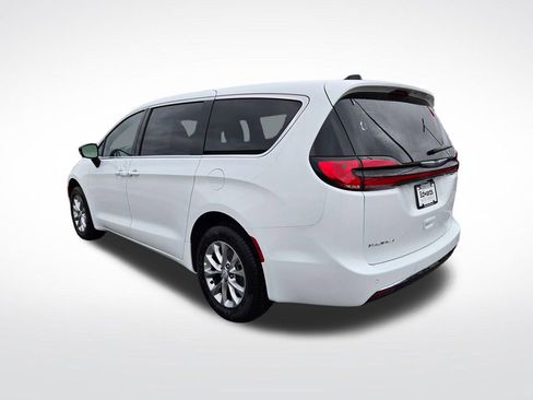 New 2026 Chrysler Pacifica Select image 6